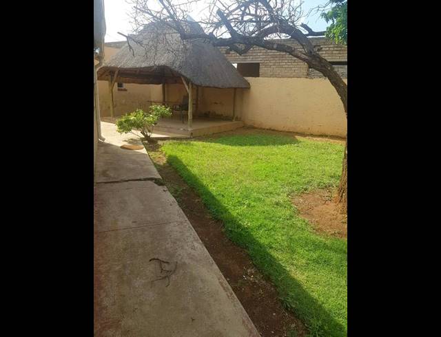 2 BEDROOM PROPERTY TO RENT IN PHIRI